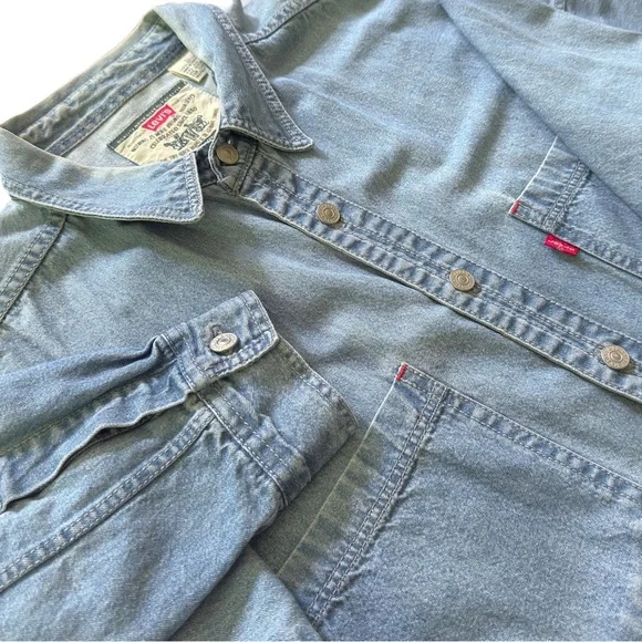 Levi’s •  Vintage Denim Red Tab Shirt • Light Blue • Large - Picture 3 of 17